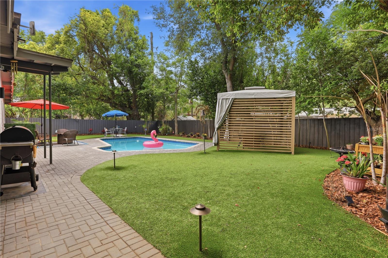 Listing photo id 33 for 1306 Ceylon Drive