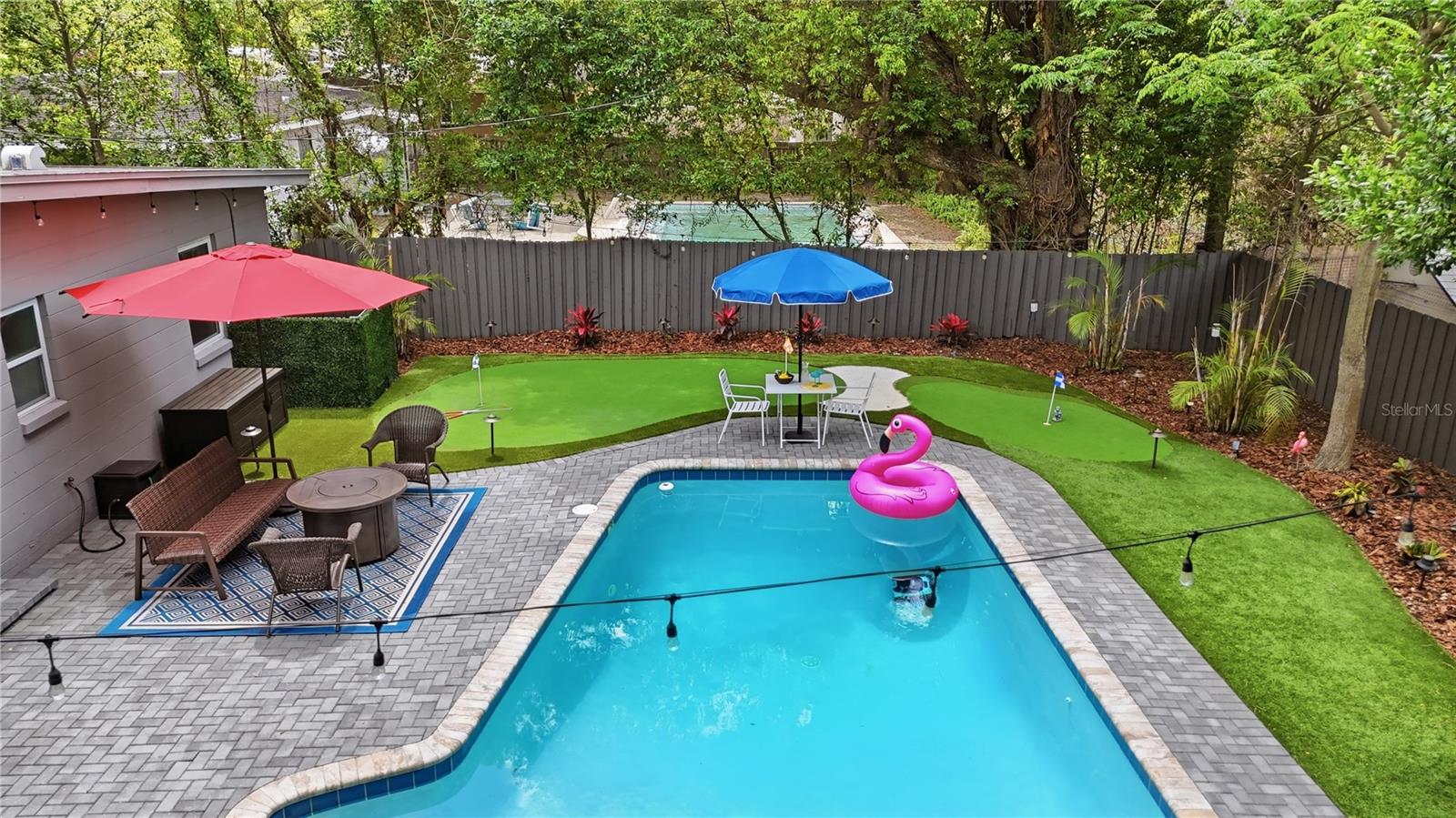 Listing photo id 2 for 1306 Ceylon Drive