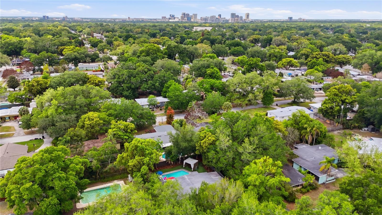 Listing photo id 41 for 1306 Ceylon Drive