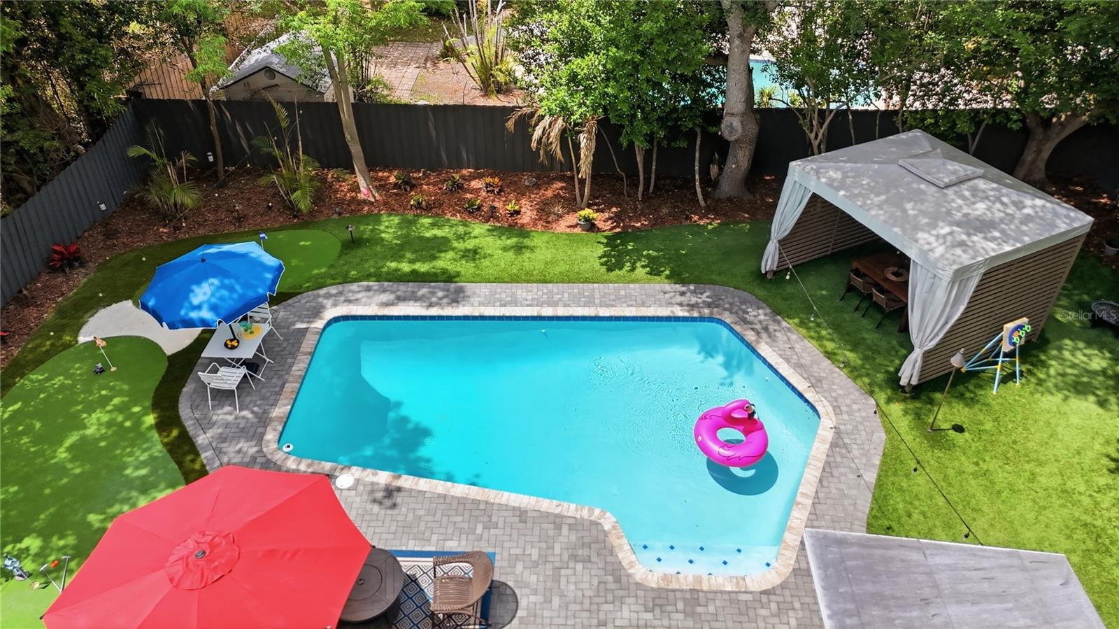 Listing photo id 3 for 1306 Ceylon Drive