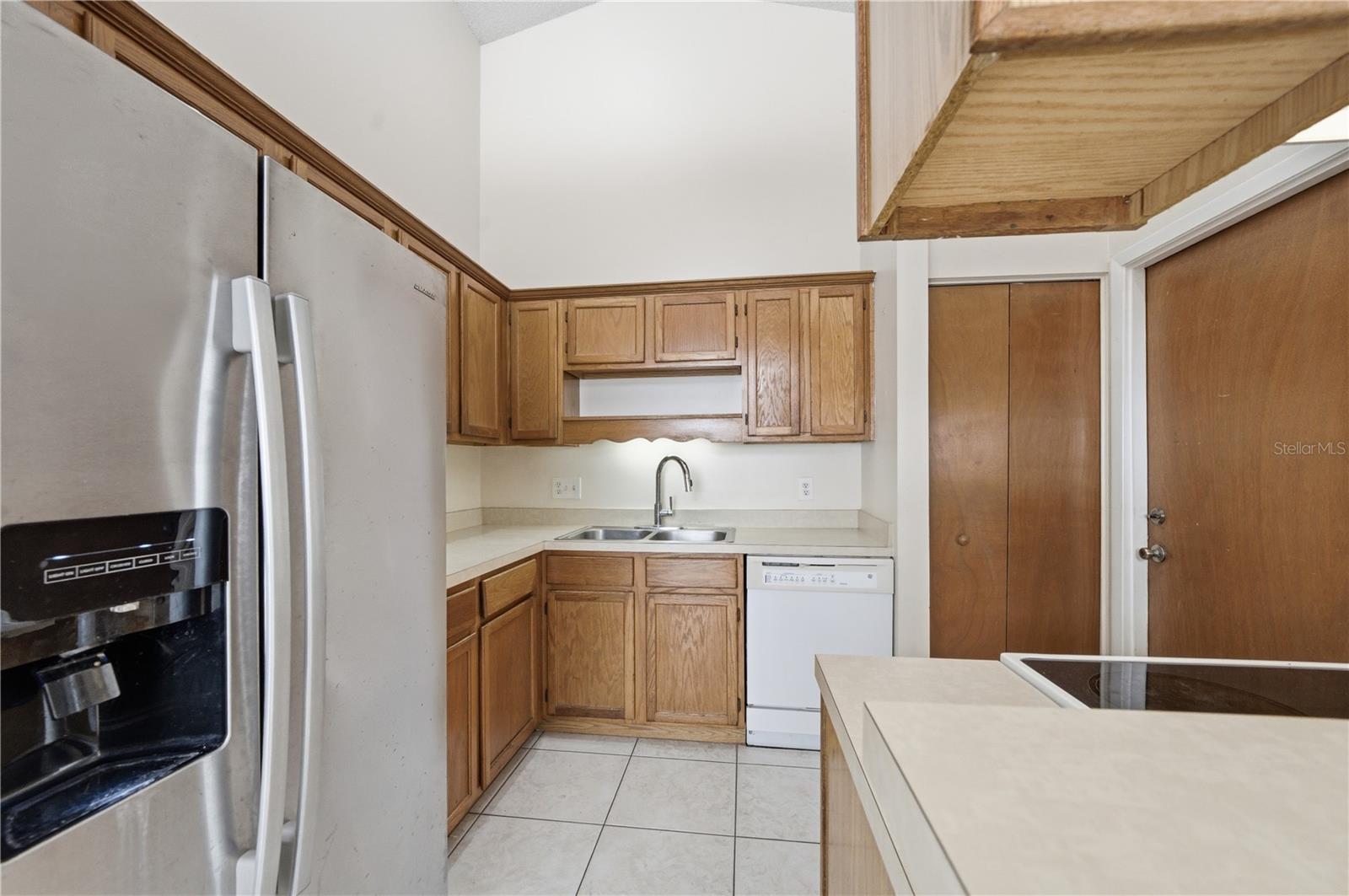 Image 7 of 32 For 5333 Red Cliff Trail