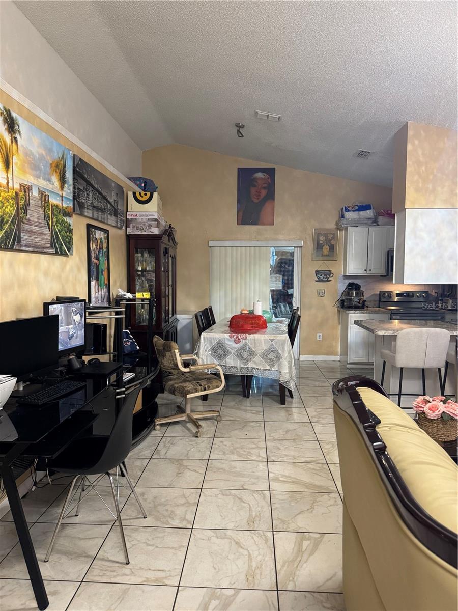 Image 12 of 33 For 3407 Lake Tiny Circle