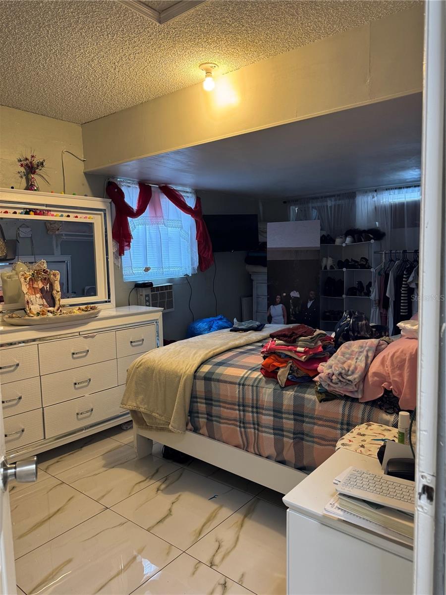 Image 13 of 33 For 3407 Lake Tiny Circle