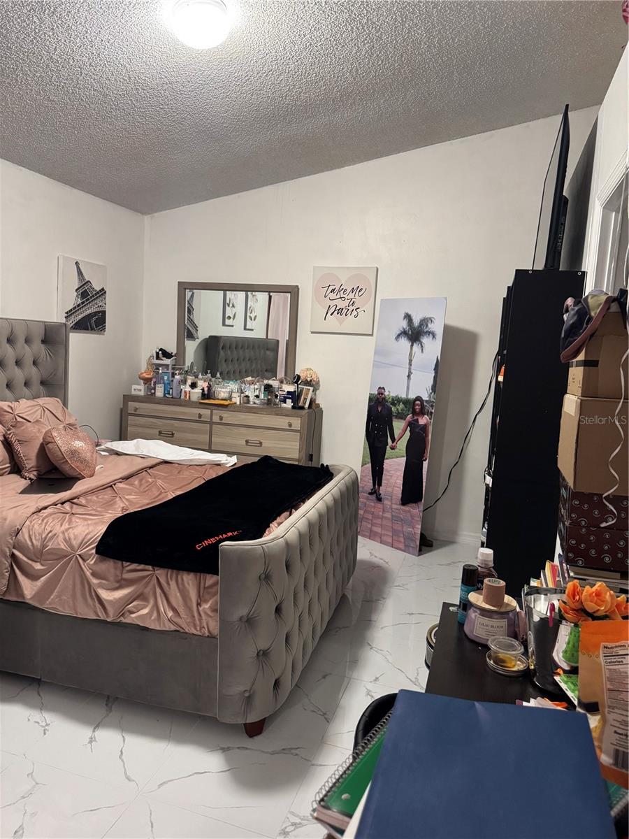 Image 14 of 33 For 3407 Lake Tiny Circle