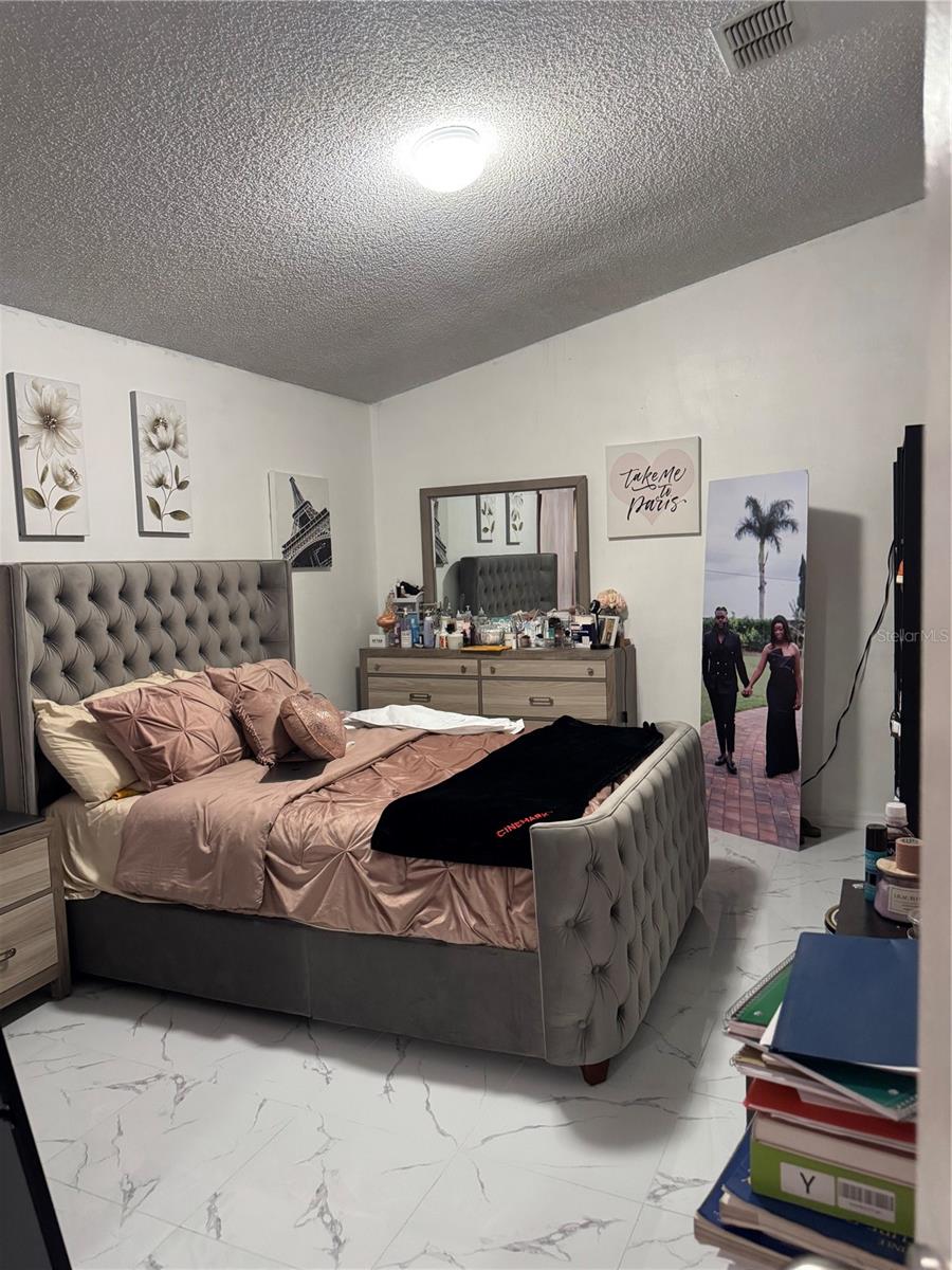 Image 17 of 33 For 3407 Lake Tiny Circle