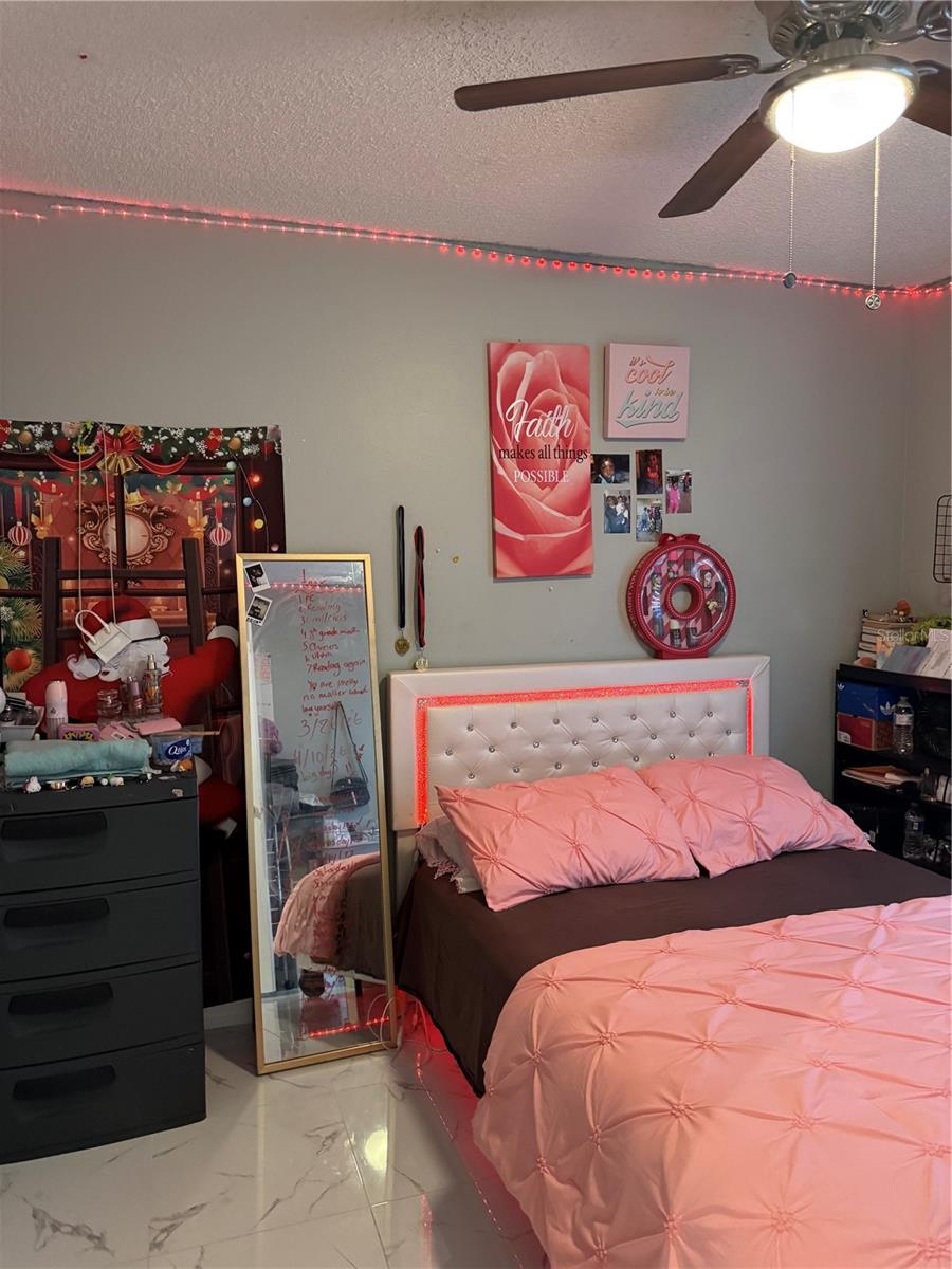 Image 18 of 33 For 3407 Lake Tiny Circle