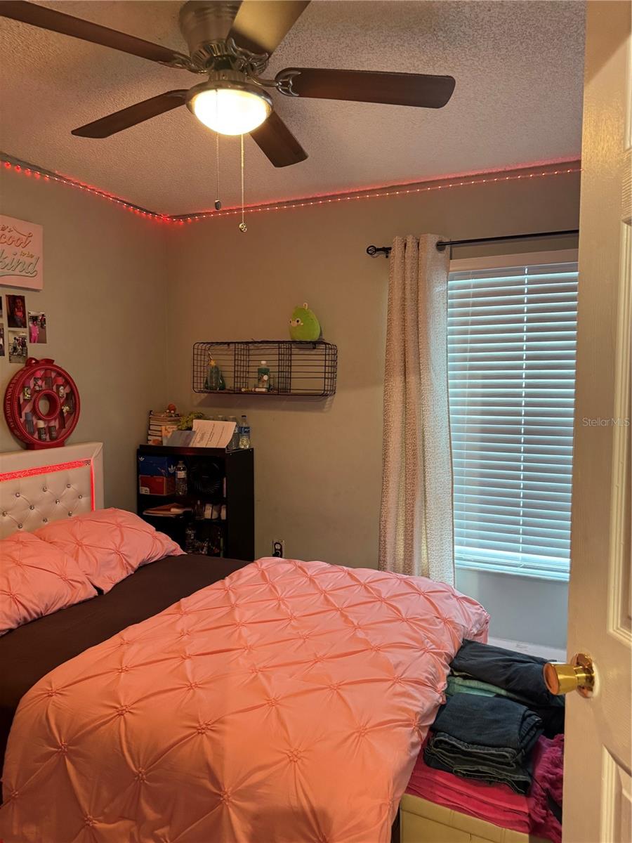 Image 19 of 33 For 3407 Lake Tiny Circle