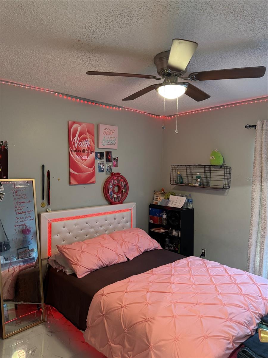 Image 21 of 33 For 3407 Lake Tiny Circle