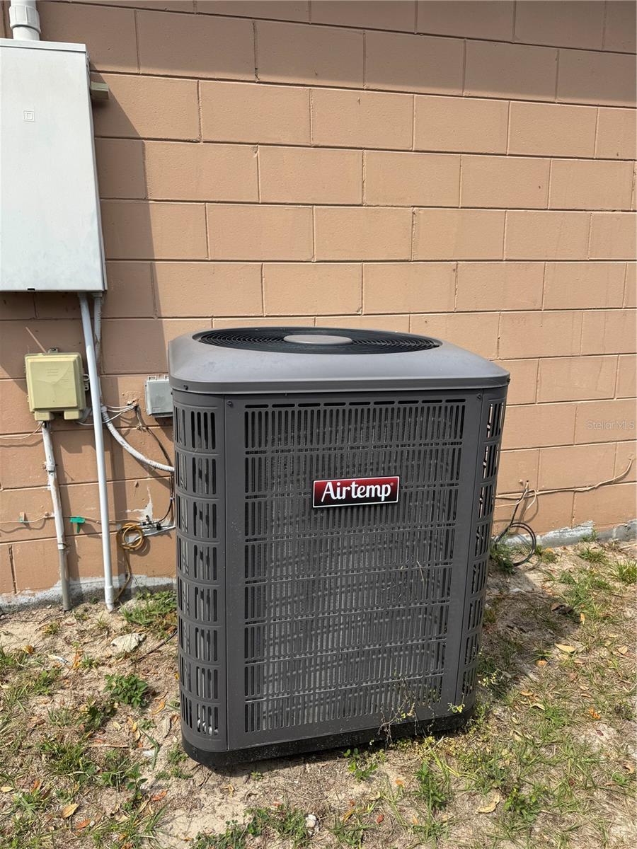 Image 22 of 33 For 3407 Lake Tiny Circle