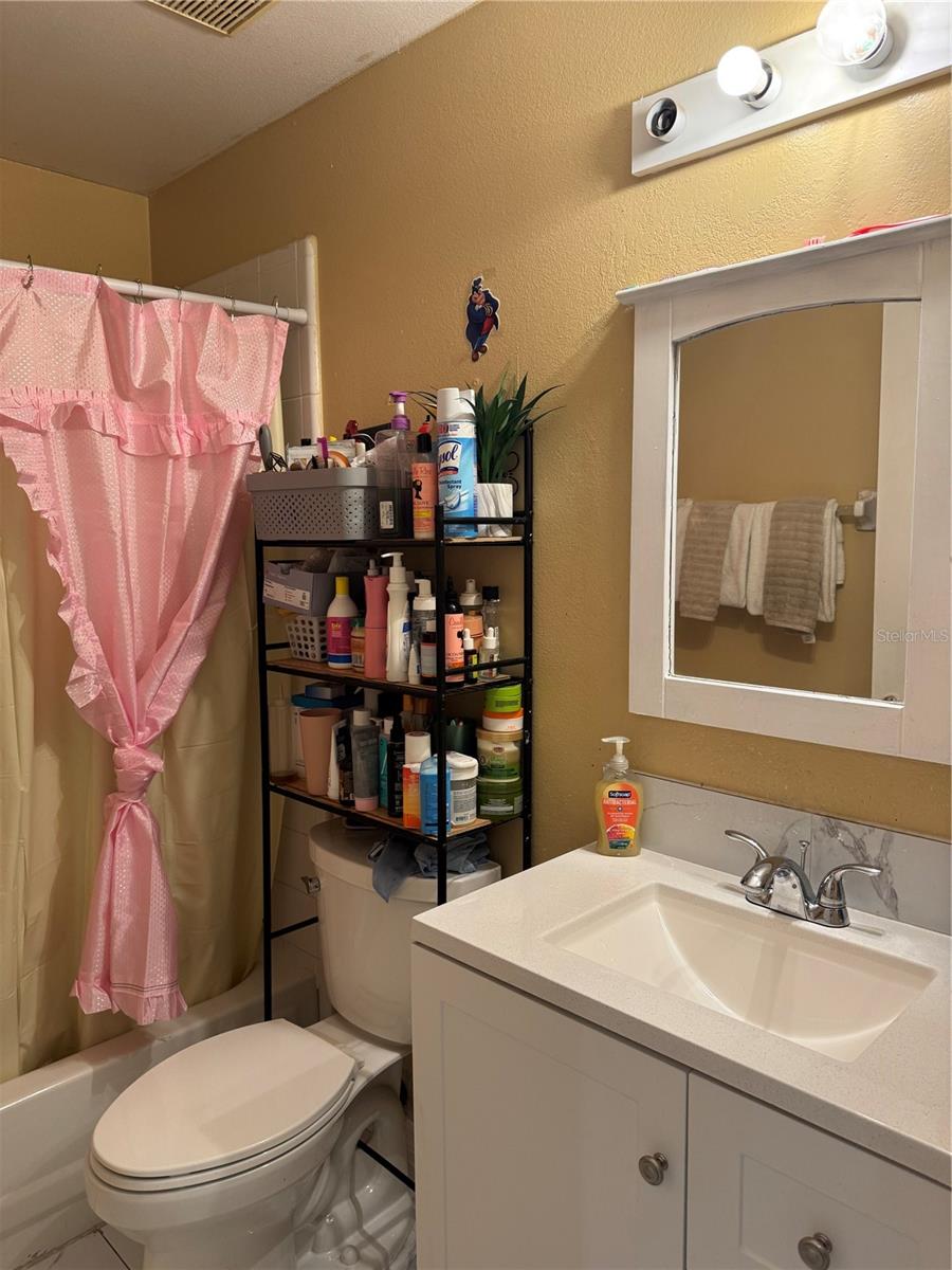 Image 23 of 33 For 3407 Lake Tiny Circle