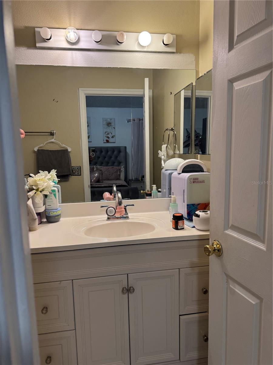 Image 24 of 33 For 3407 Lake Tiny Circle