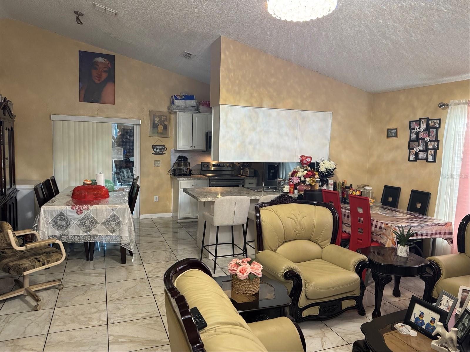 Image 3 of 33 For 3407 Lake Tiny Circle