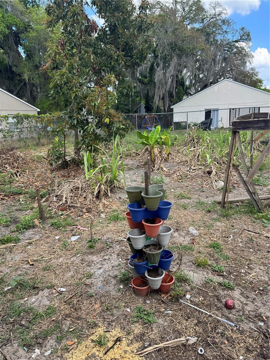 Image 31 of 33 For 3407 Lake Tiny Circle