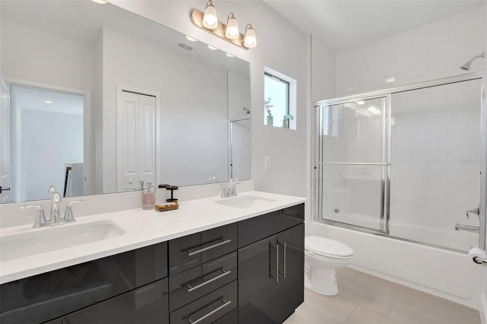 Image 19 of 30 For 407 Villa Domani Way