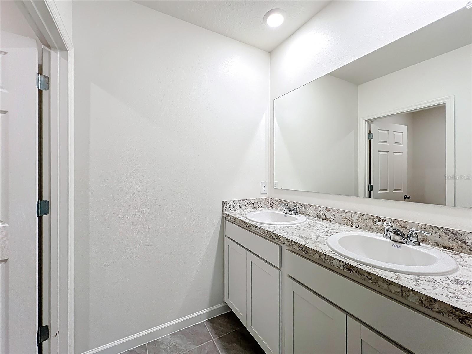 Image 37 of 56 For 905 Dugan Circle Se