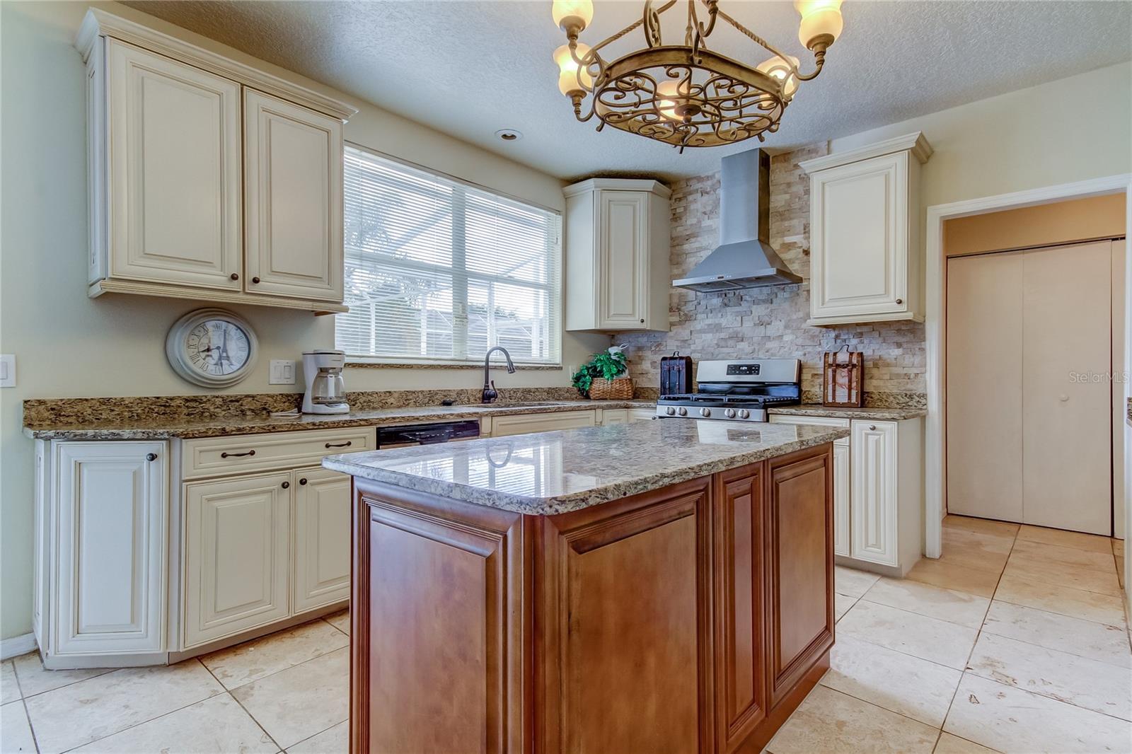 Image 11 of 40 For 9401 Woodbay Drive