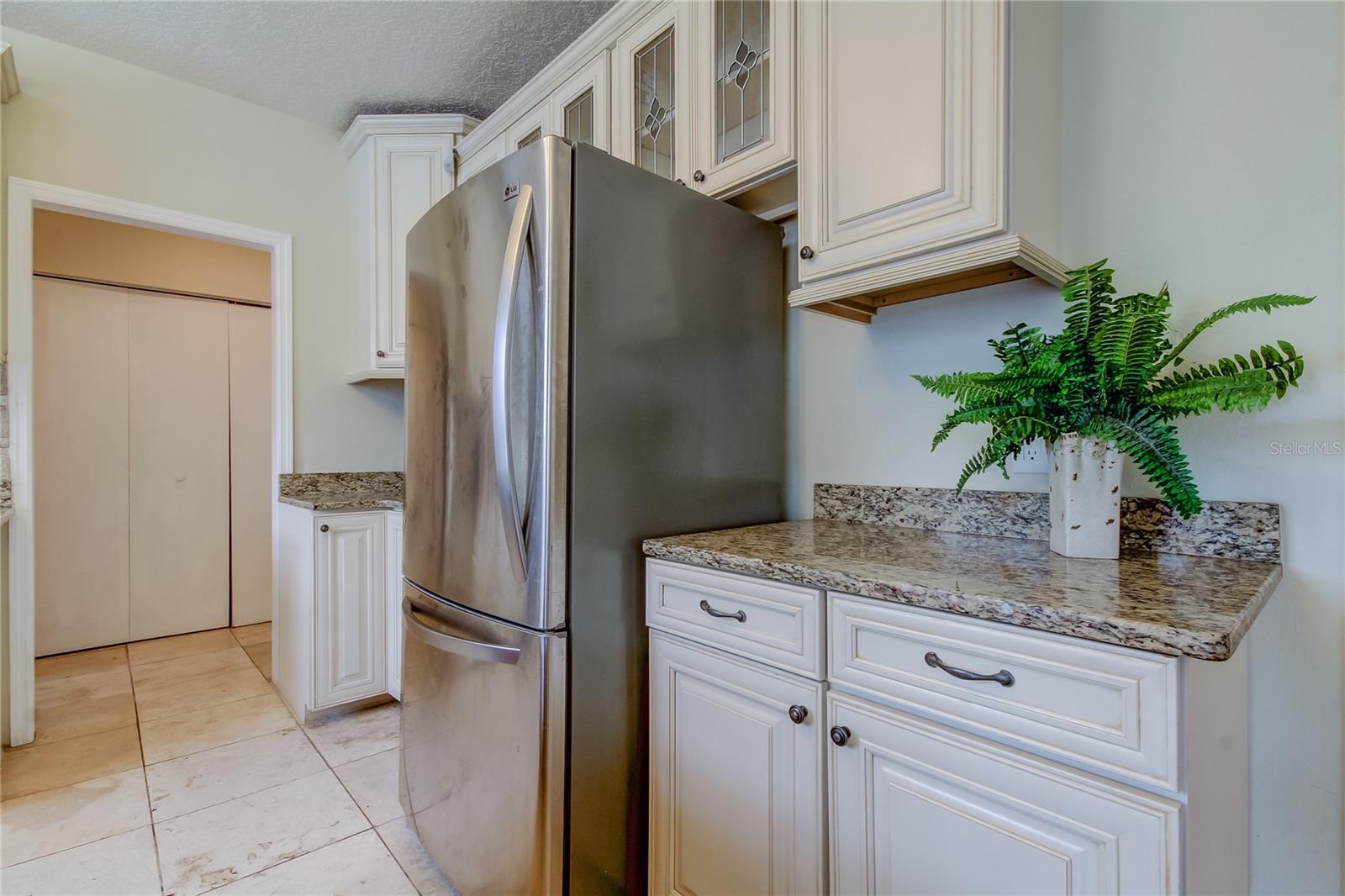 Image 13 of 40 For 9401 Woodbay Drive