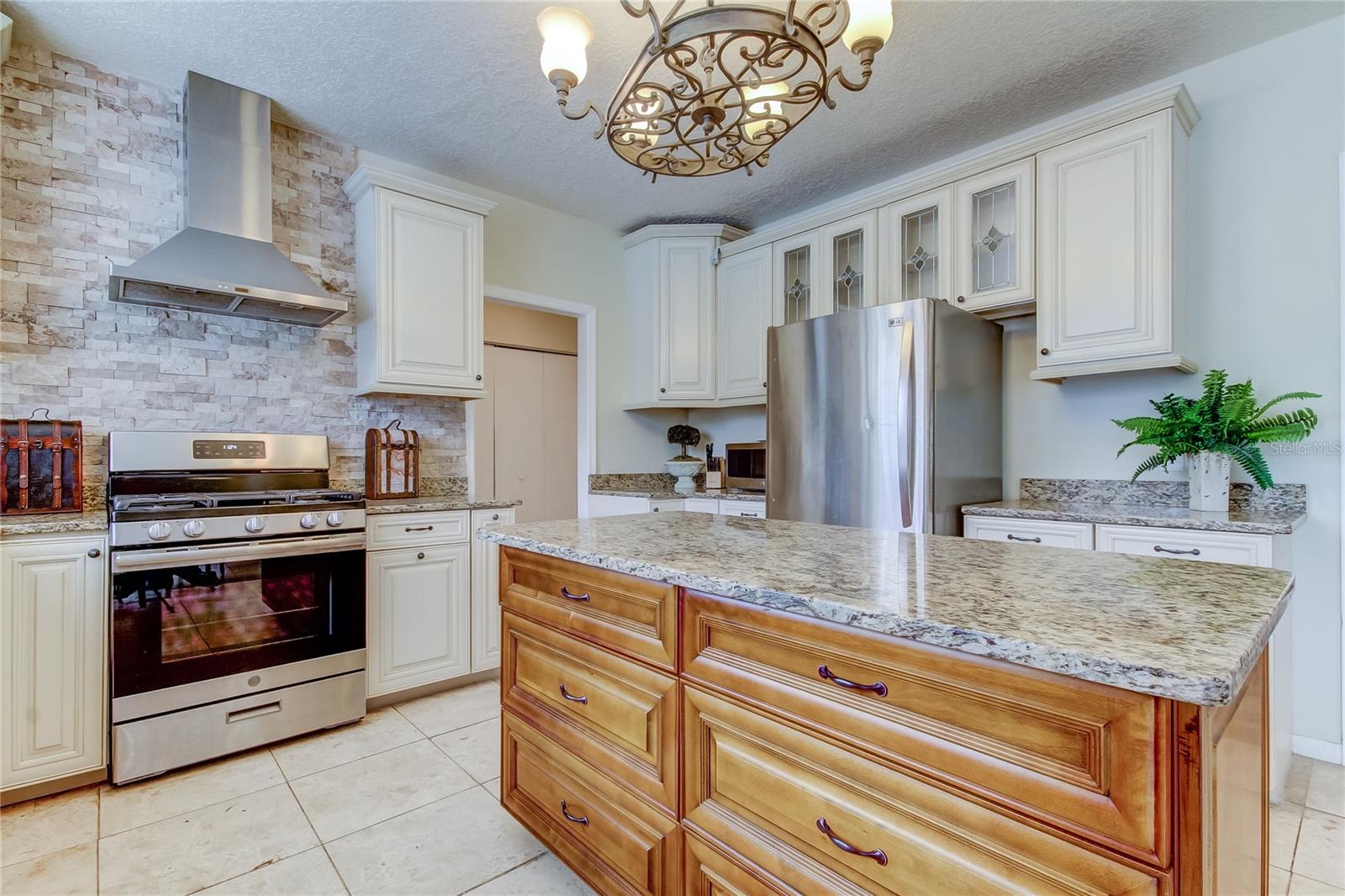 Image 14 of 40 For 9401 Woodbay Drive