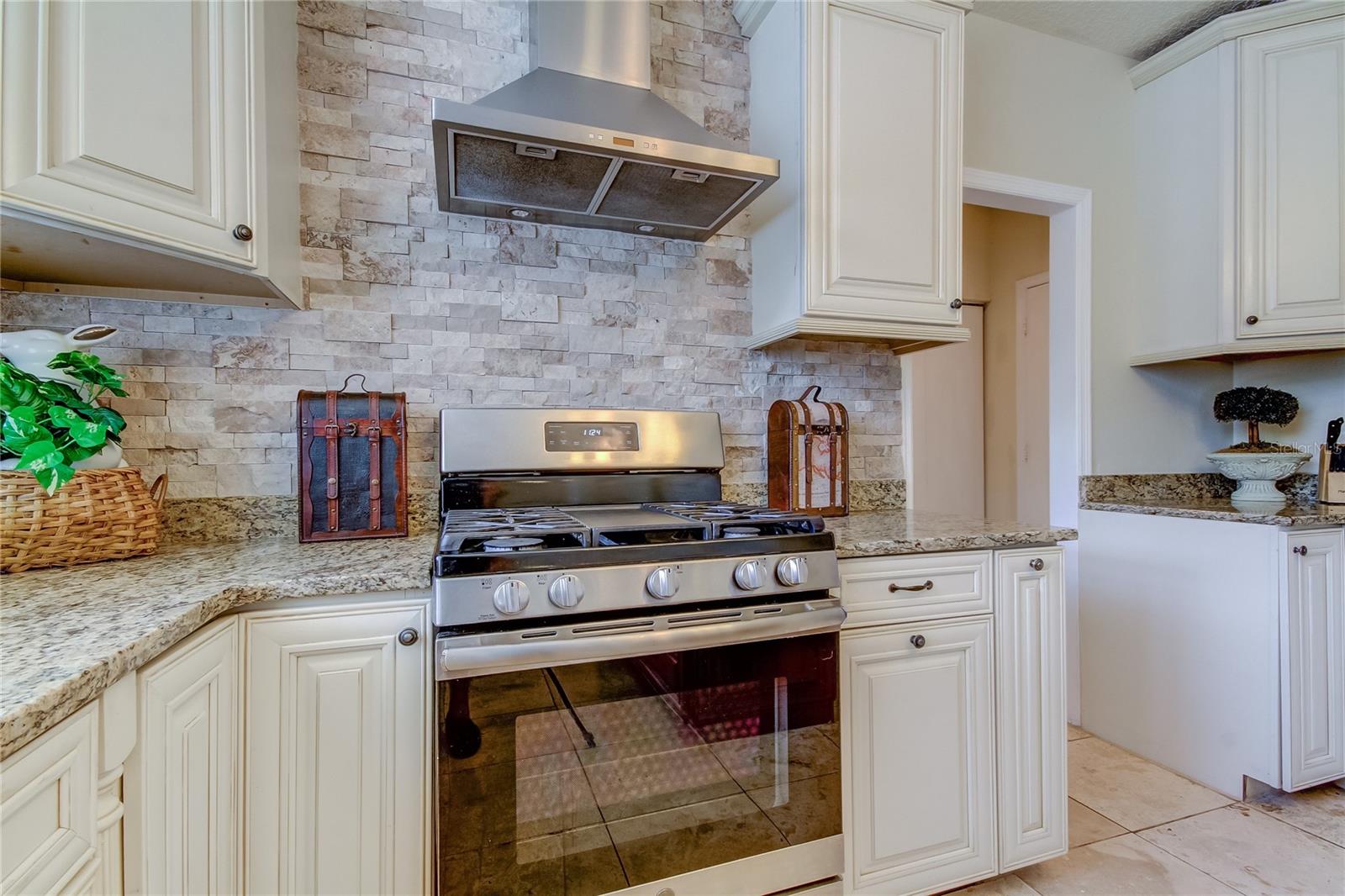 Image 15 of 40 For 9401 Woodbay Drive