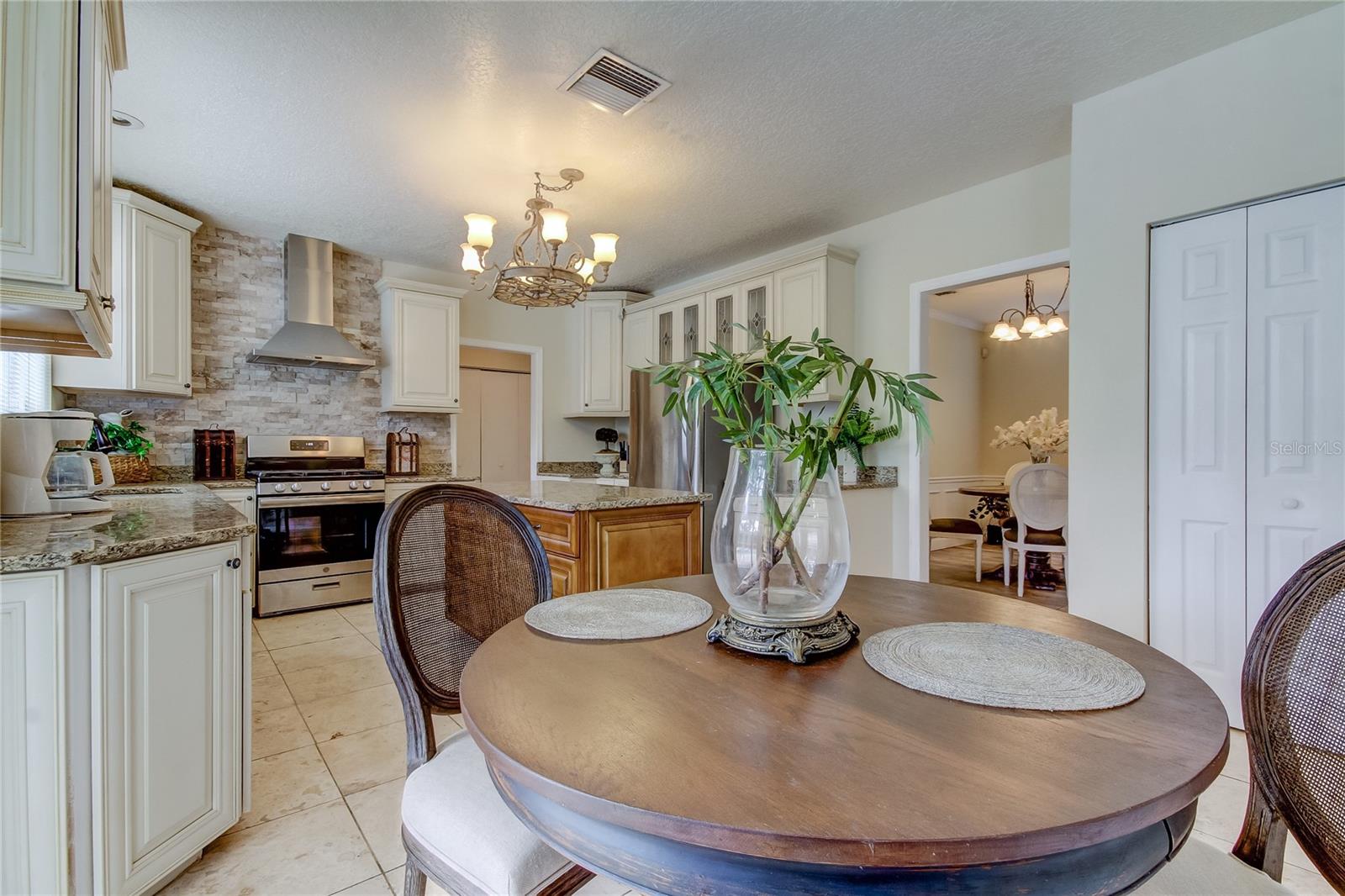 Image 23 of 40 For 9401 Woodbay Drive