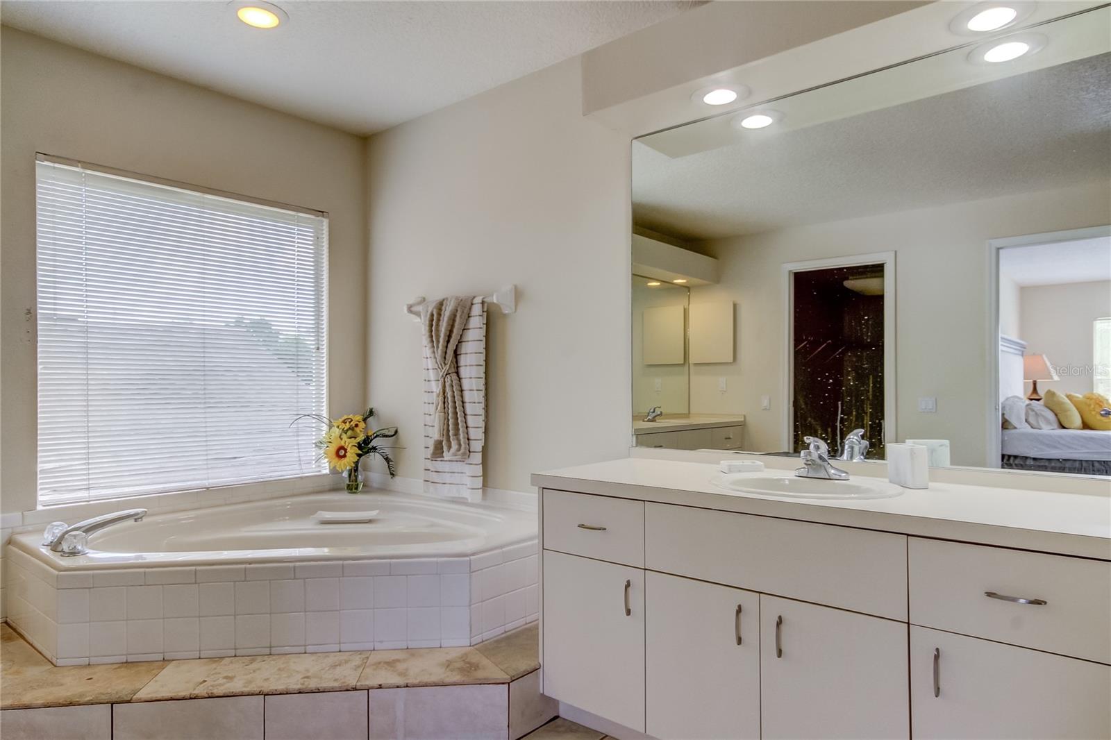 Image 32 of 40 For 9401 Woodbay Drive