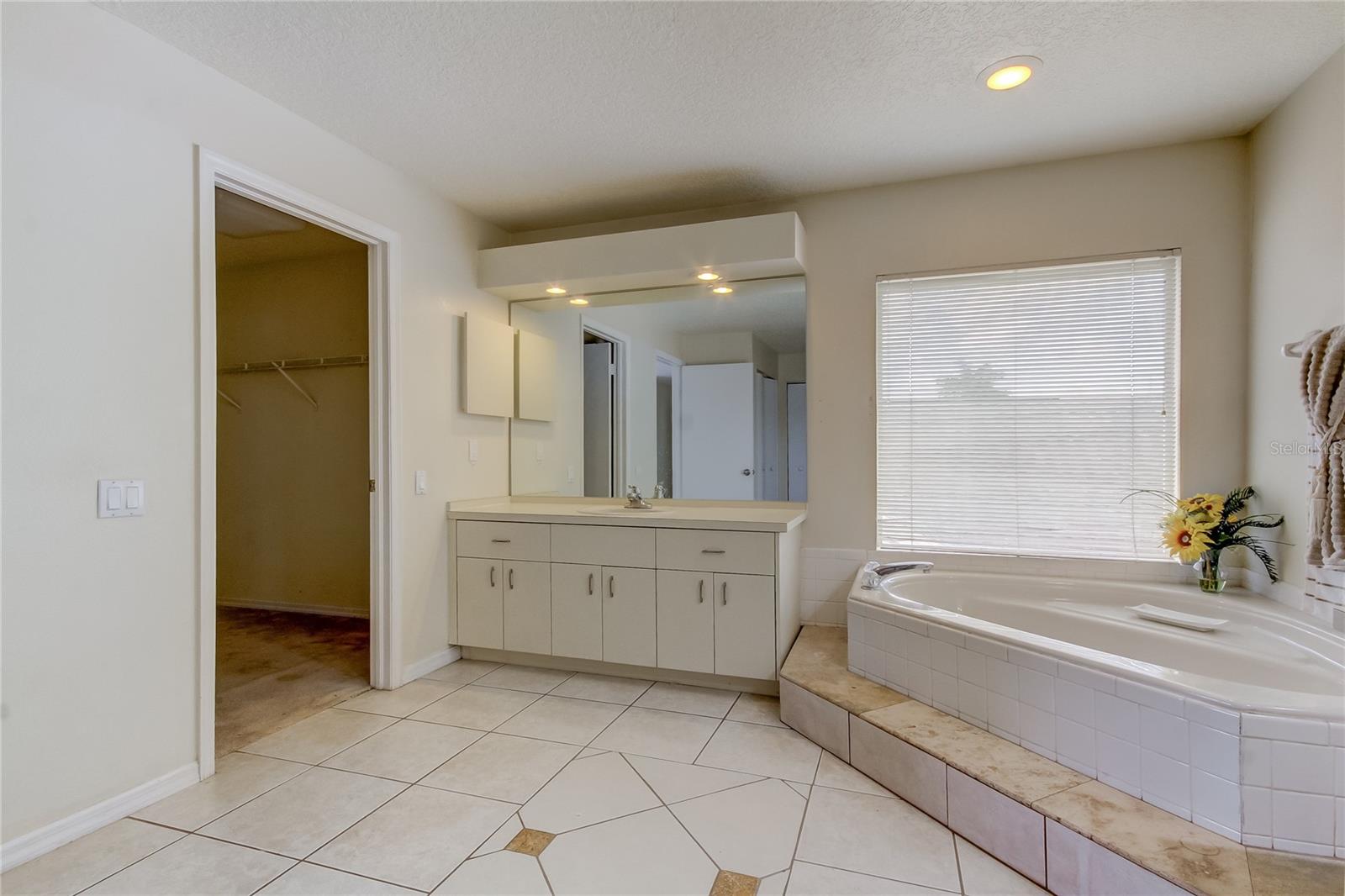 Image 33 of 40 For 9401 Woodbay Drive