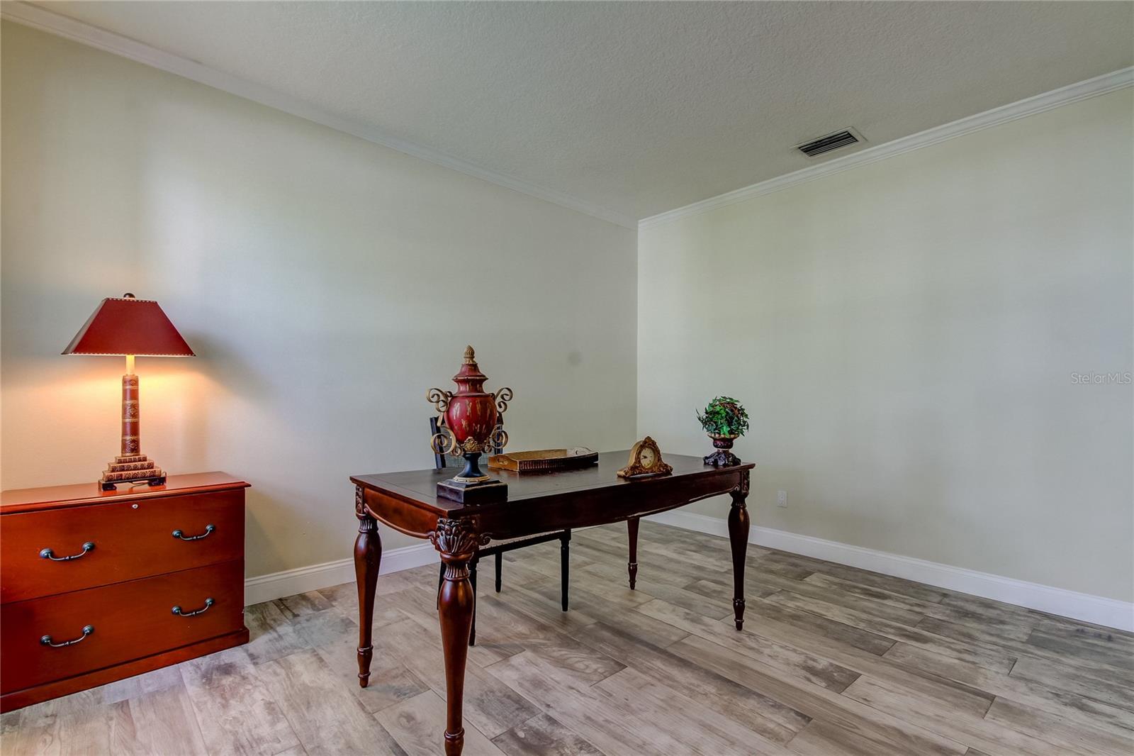 Image 7 of 40 For 9401 Woodbay Drive