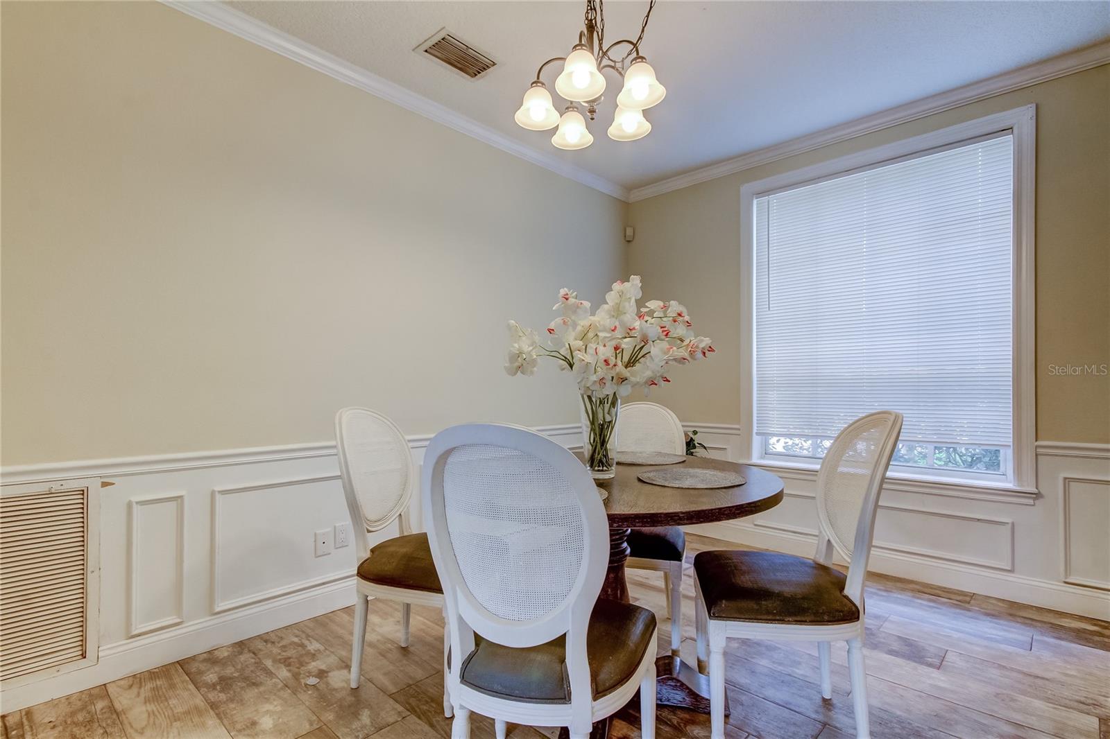 Image 9 of 40 For 9401 Woodbay Drive