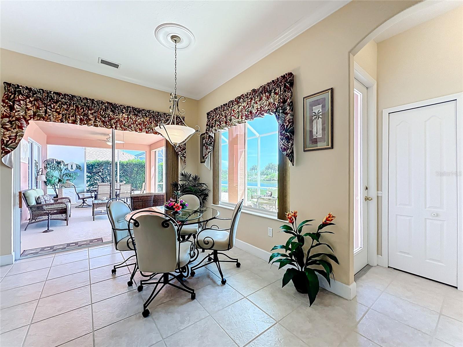 Image 17 of 66 For 2941 Camberly Circle