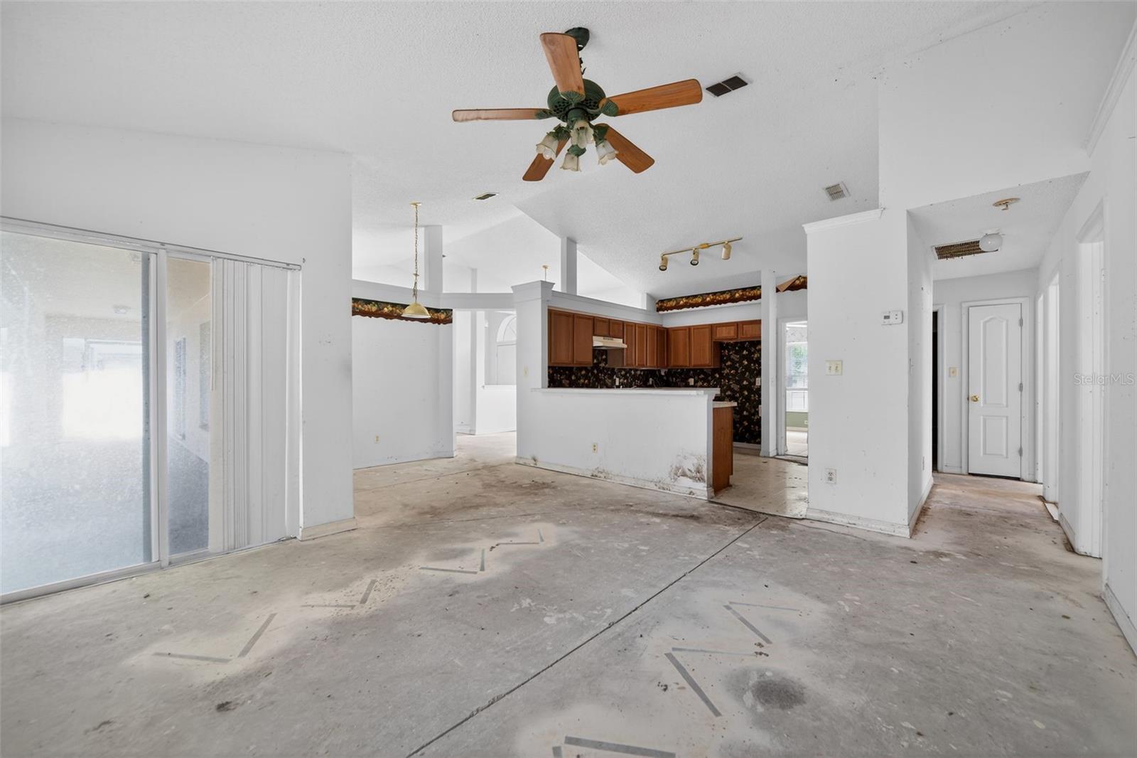 Image 11 of 44 For 2518 Maywood Street