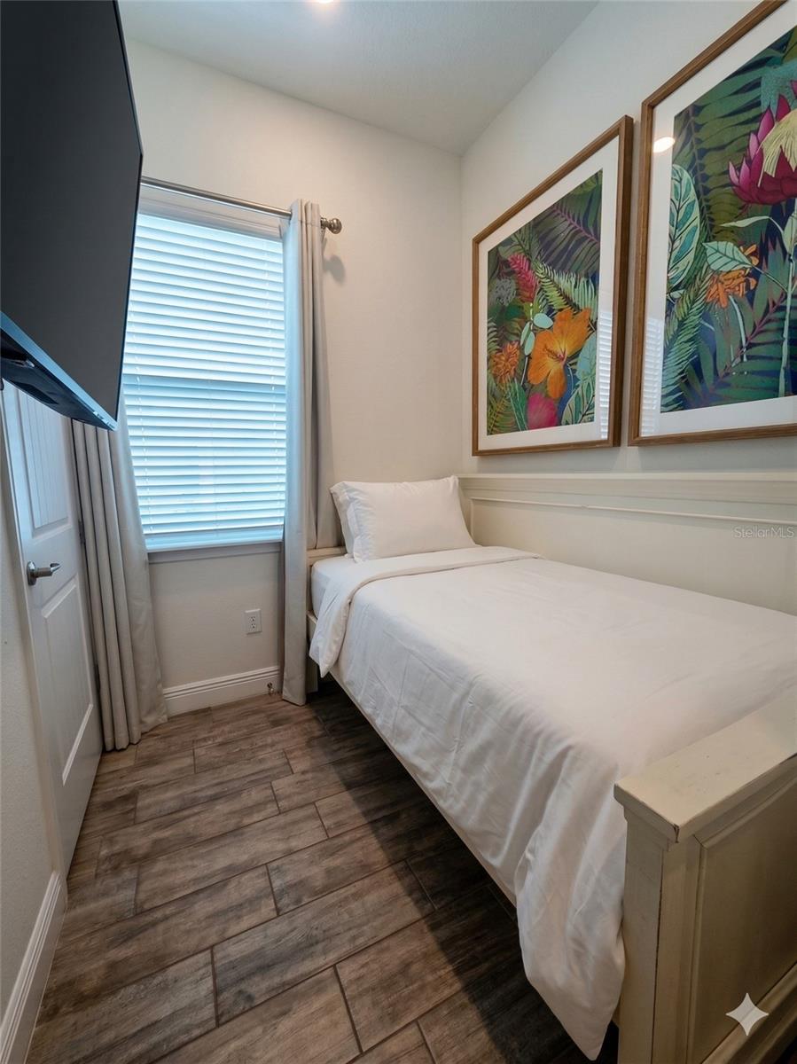 Image 12 of 16 For 8090 Knee Deep Road