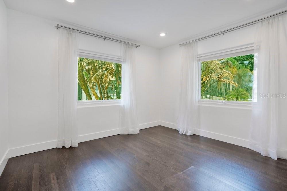 Image 43 of 100 For 812 East Boulevard