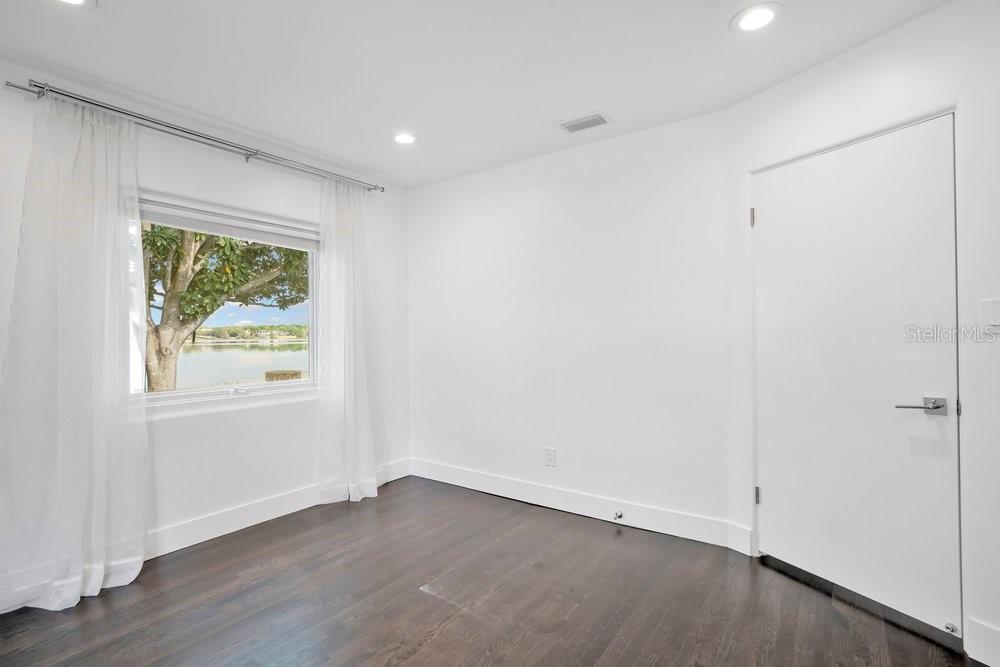 Image 44 of 100 For 812 East Boulevard