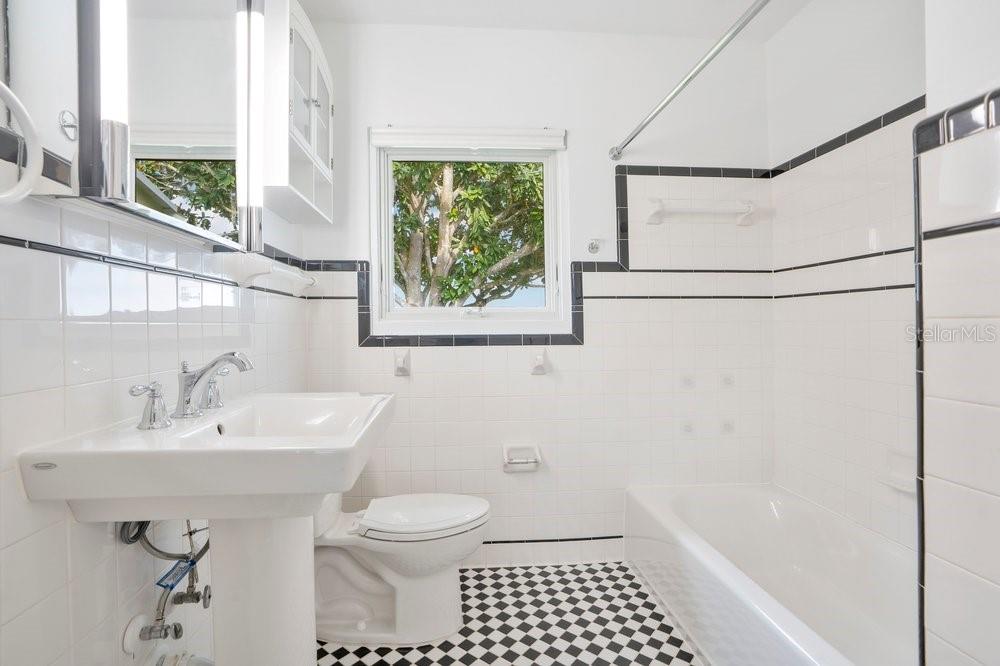 Image 45 of 100 For 812 East Boulevard