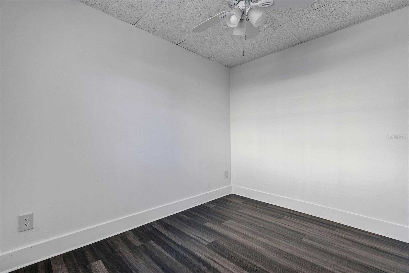 Image 17 of 21 For 2027 1-2 30th Ave N  3 Bottom U