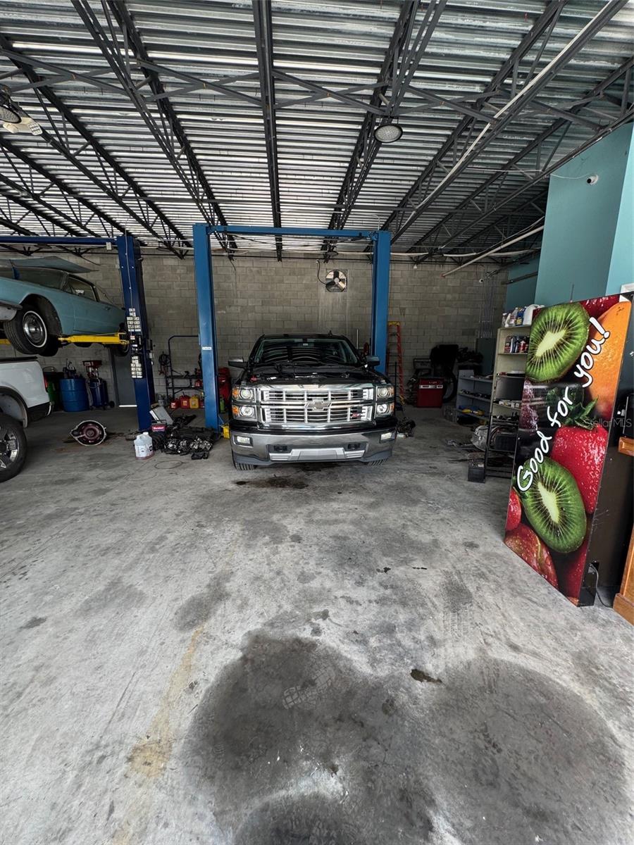 Image 10 of 13 For 4825 Old Winter Garden Road