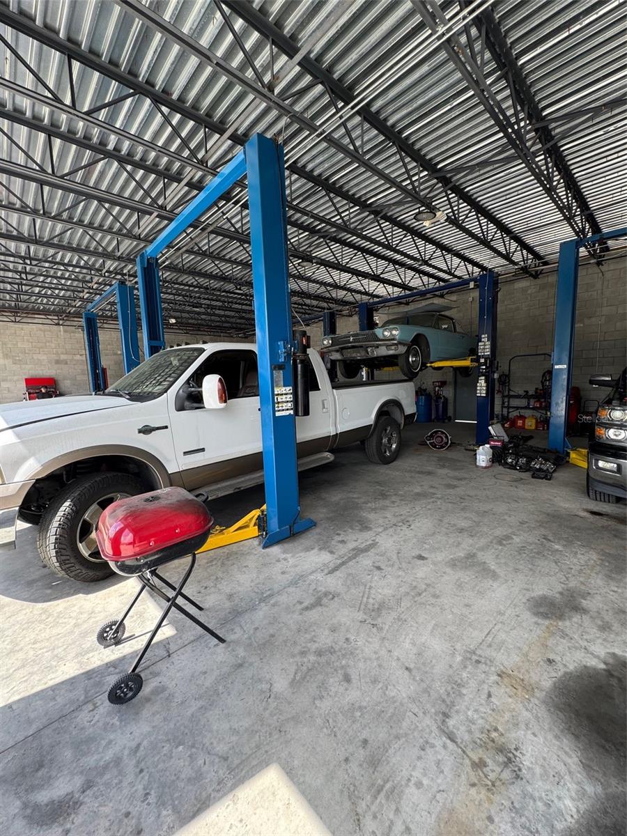 Image 11 of 13 For 4825 Old Winter Garden Road