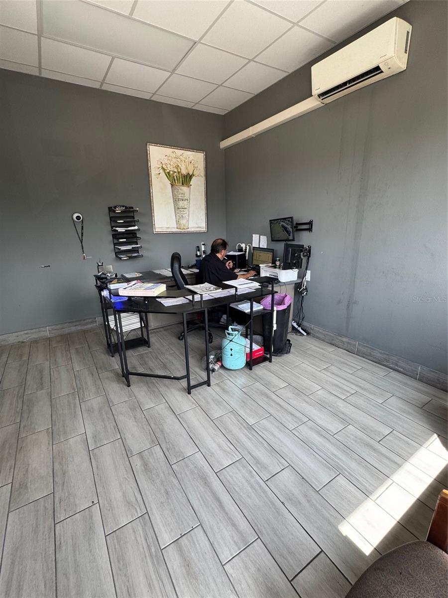 Image 7 of 13 For 4825 Old Winter Garden Road