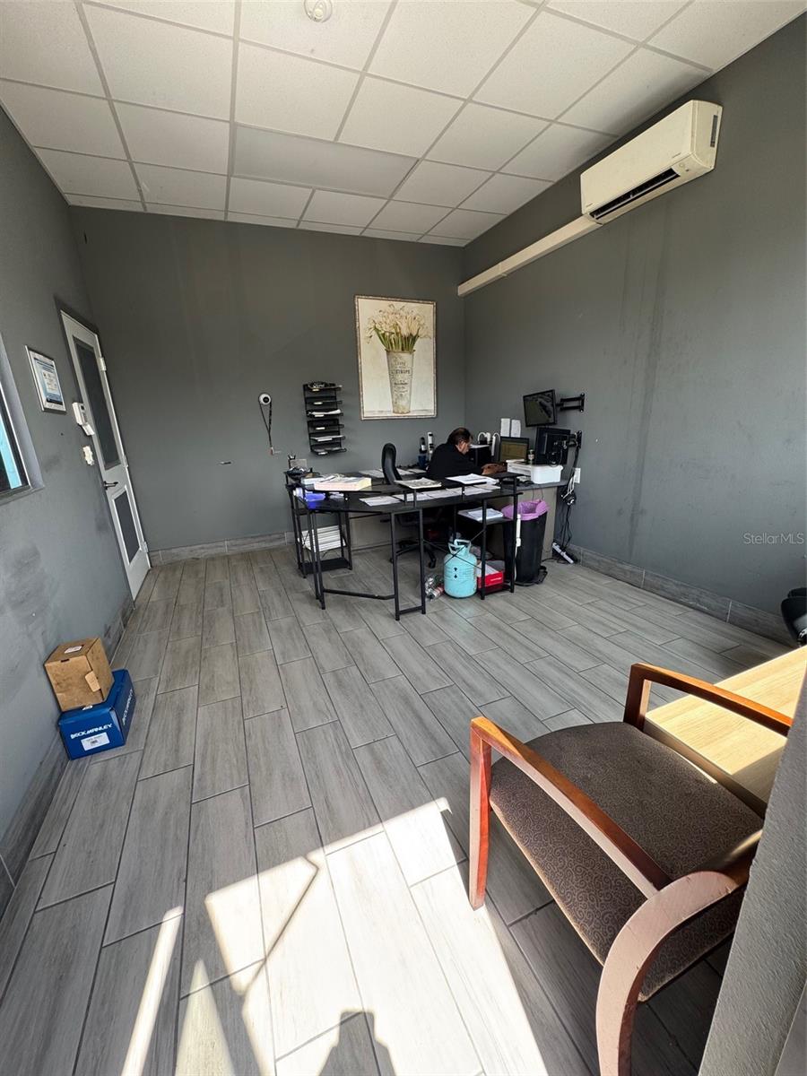 Image 8 of 13 For 4825 Old Winter Garden Road