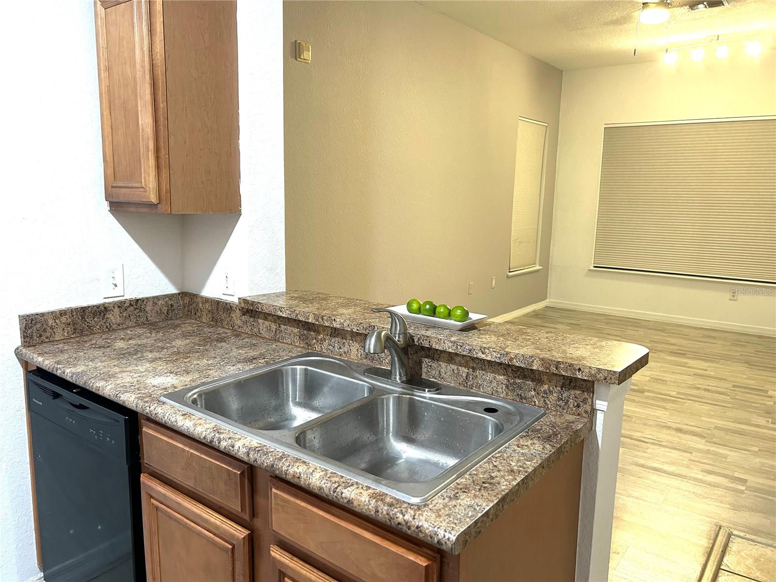 Image 10 of 28 For 6137 Metrowest Boulevard 307