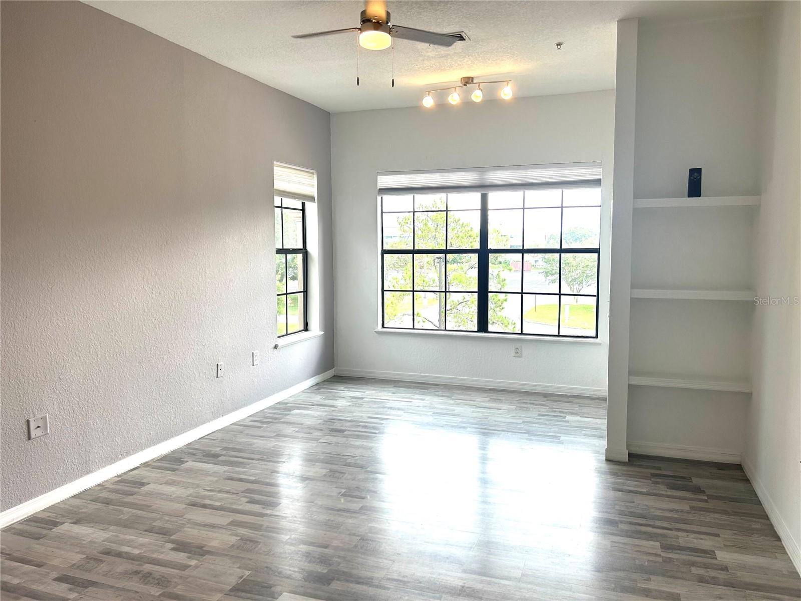 Image 4 of 28 For 6137 Metrowest Boulevard 307