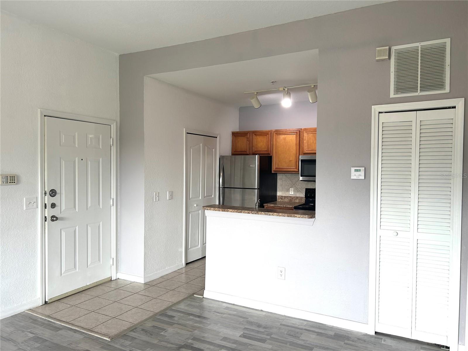 Image 8 of 28 For 6137 Metrowest Boulevard 307