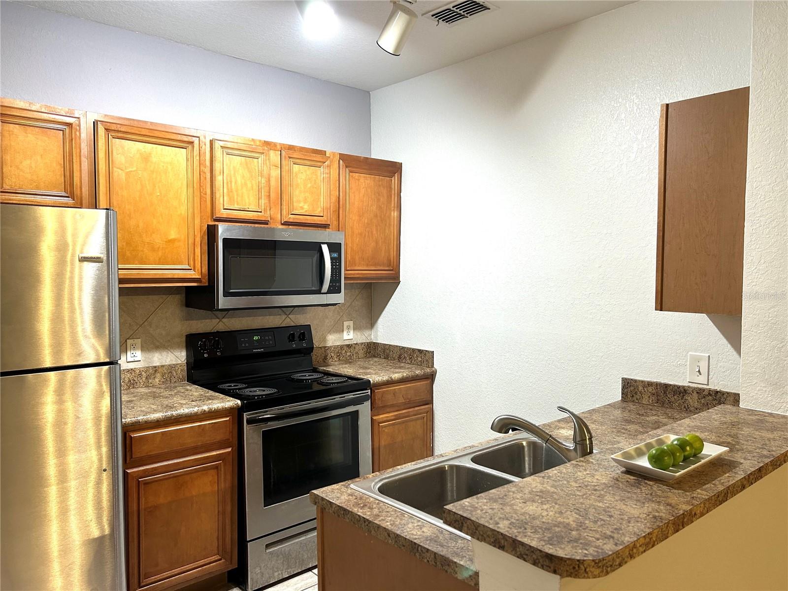 Image 9 of 28 For 6137 Metrowest Boulevard 307