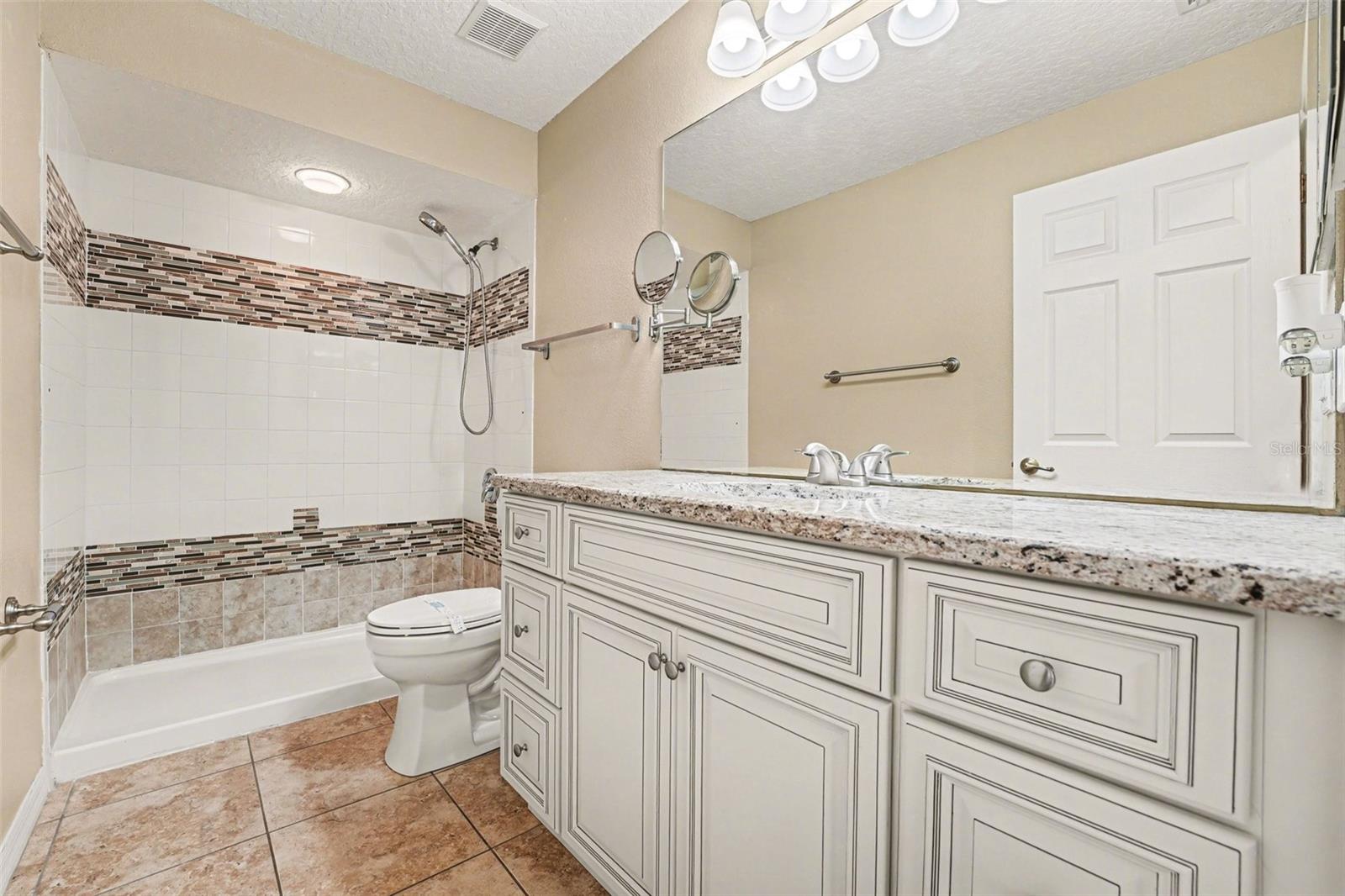 Image 19 of 30 For 122 Costa Loop