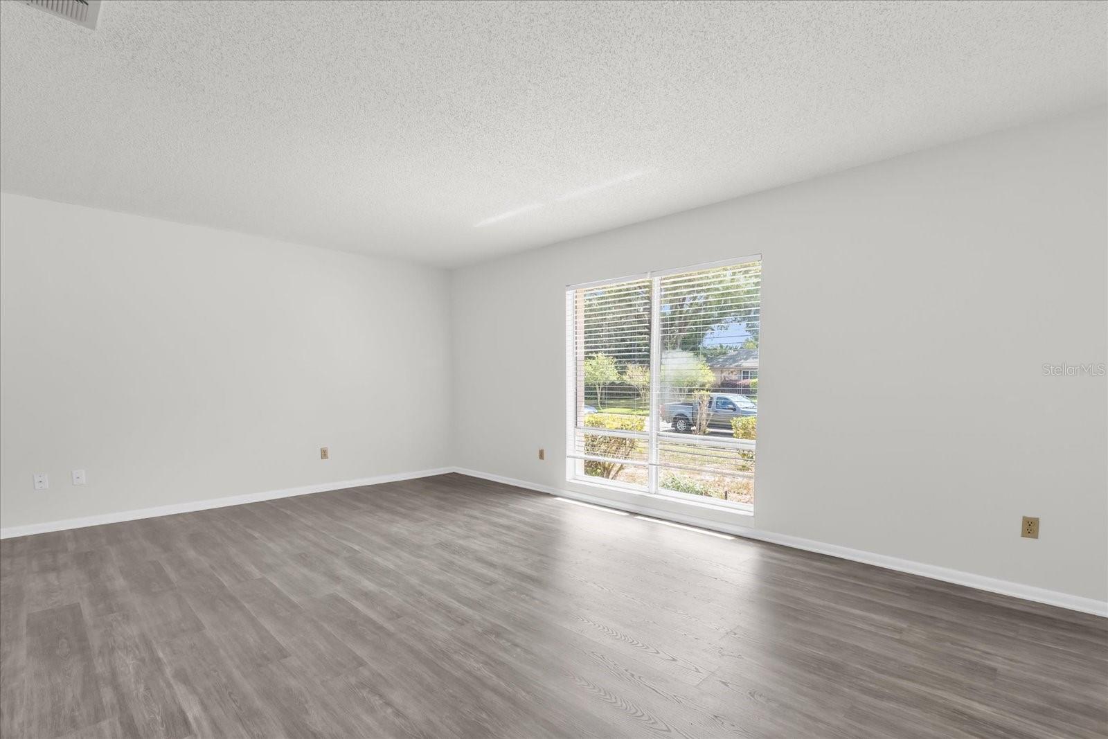 Image 5 of 33 For 8407 Roanne Drive