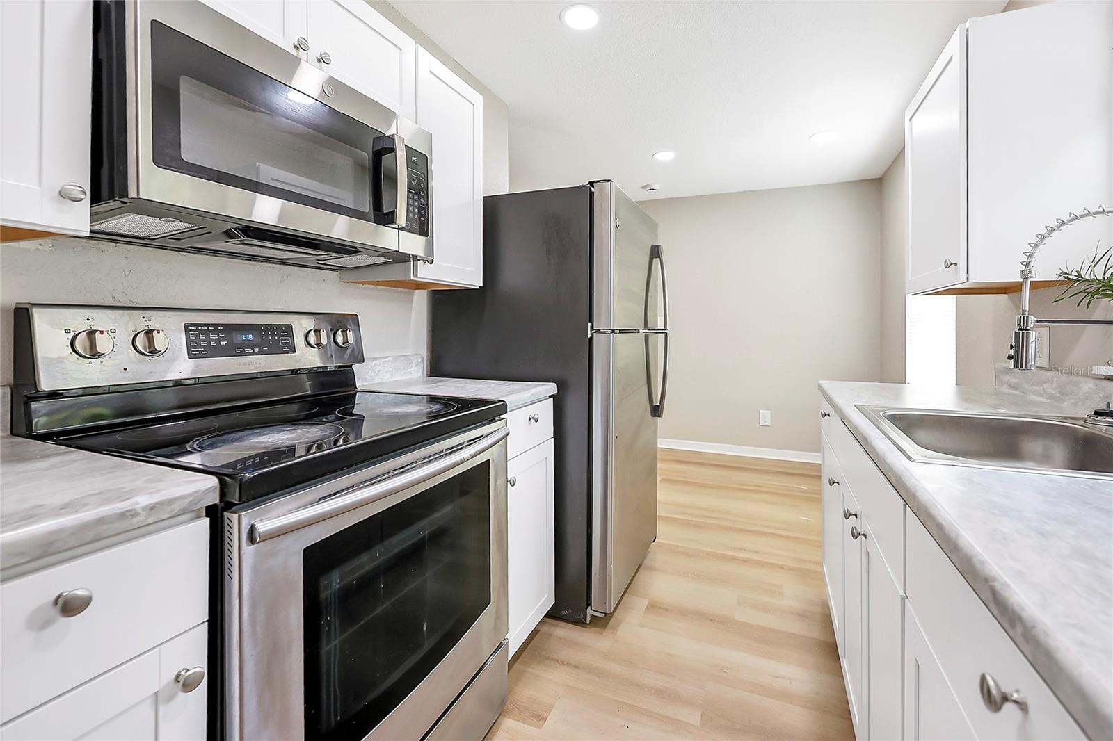 Image 10 of 26 For 107 Academy Avenue