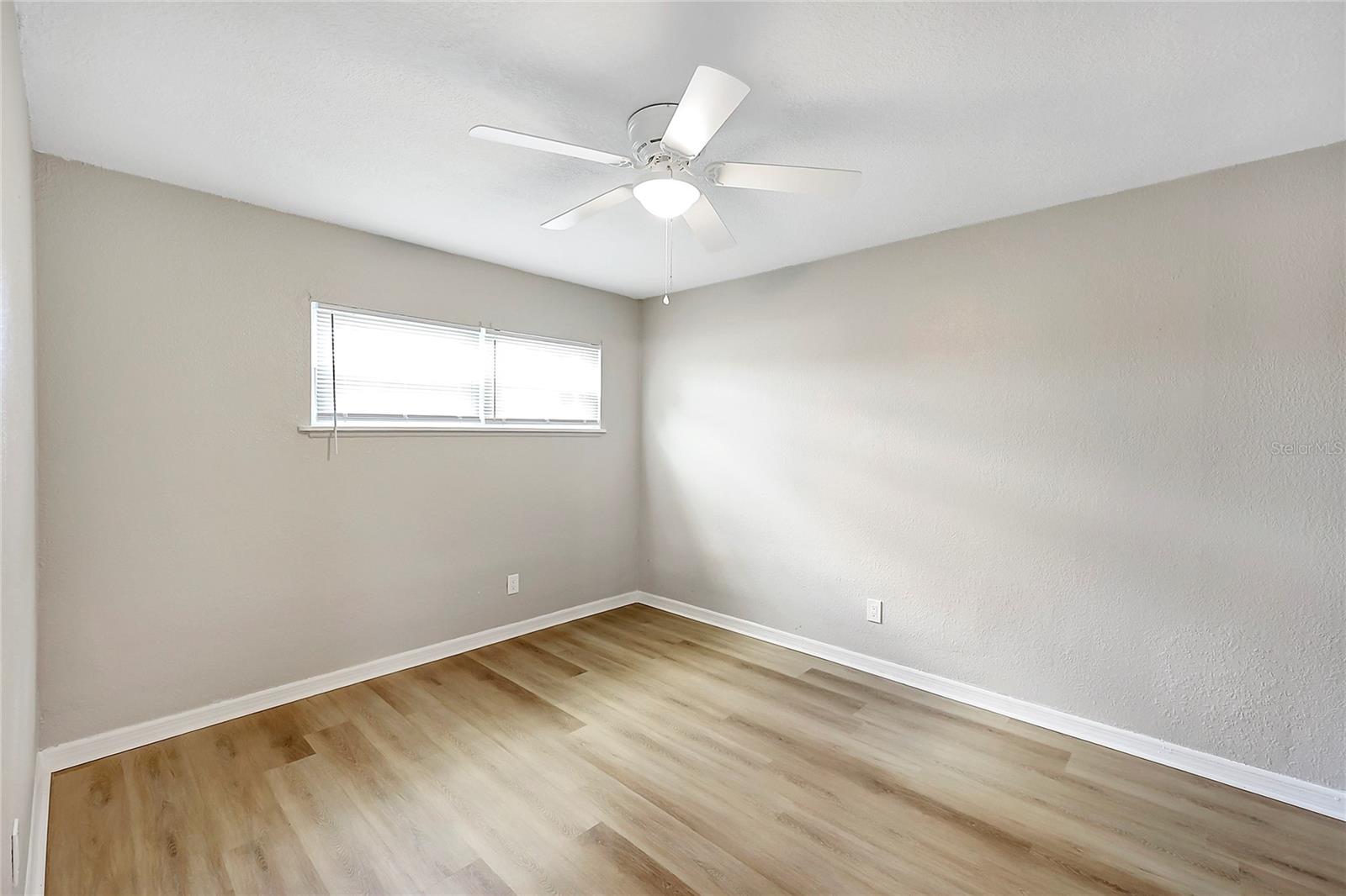 Image 20 of 26 For 107 Academy Avenue