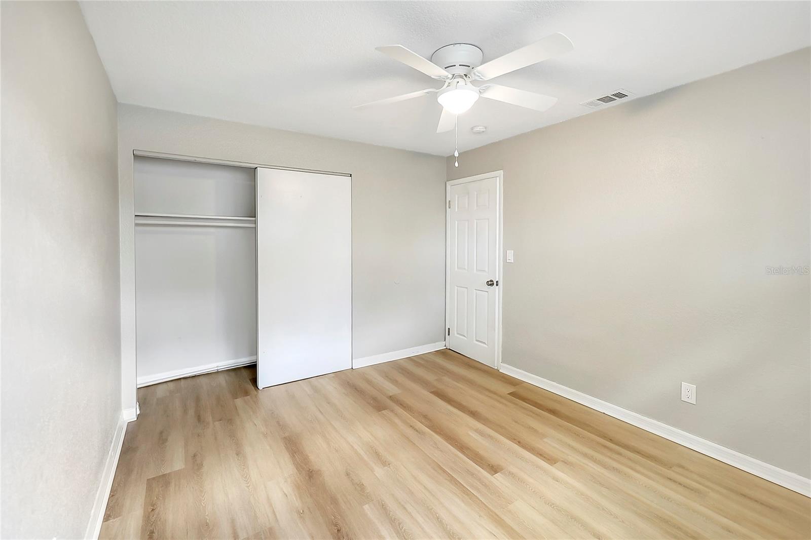 Image 21 of 26 For 107 Academy Avenue