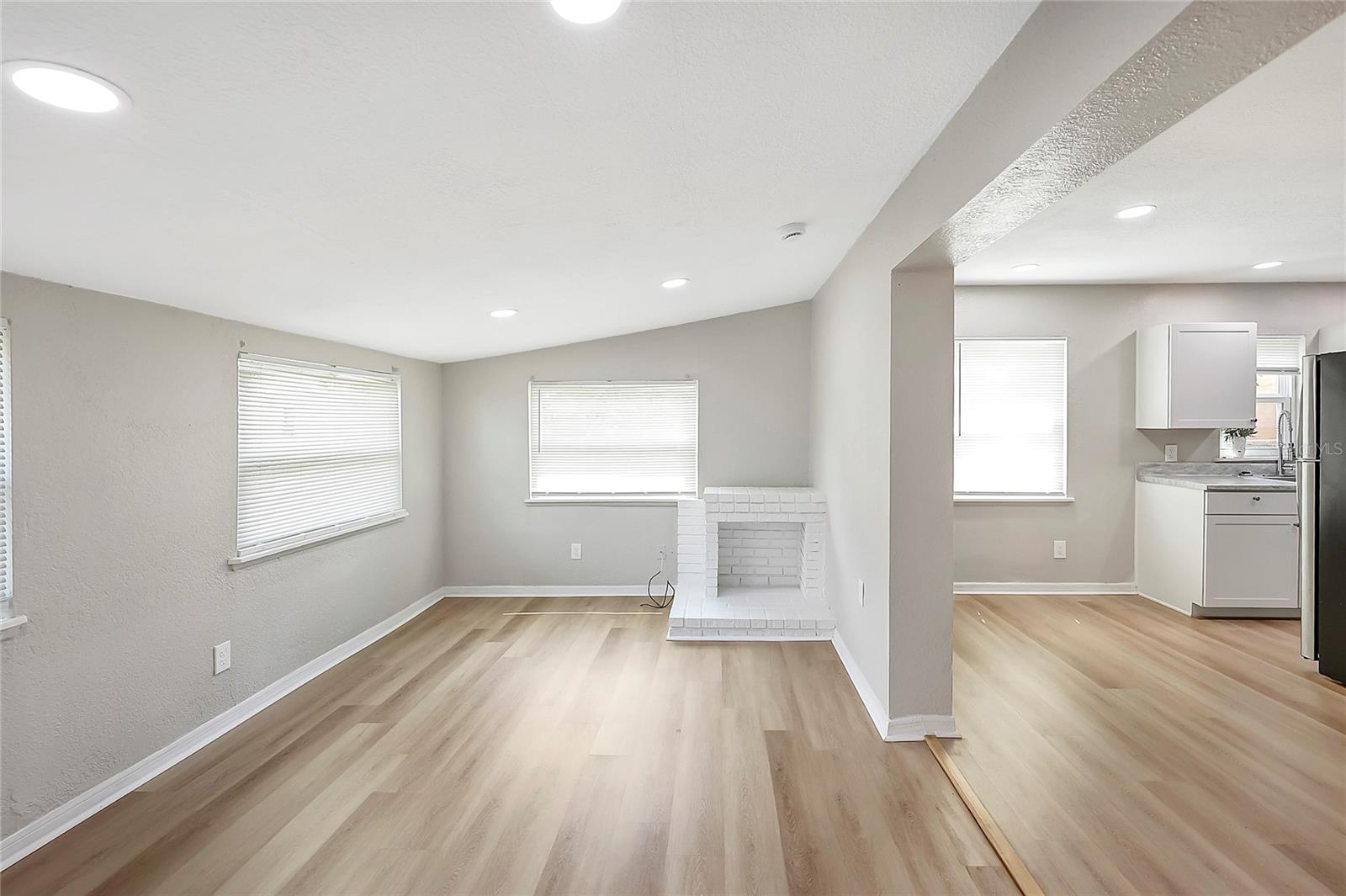 Image 5 of 26 For 107 Academy Avenue