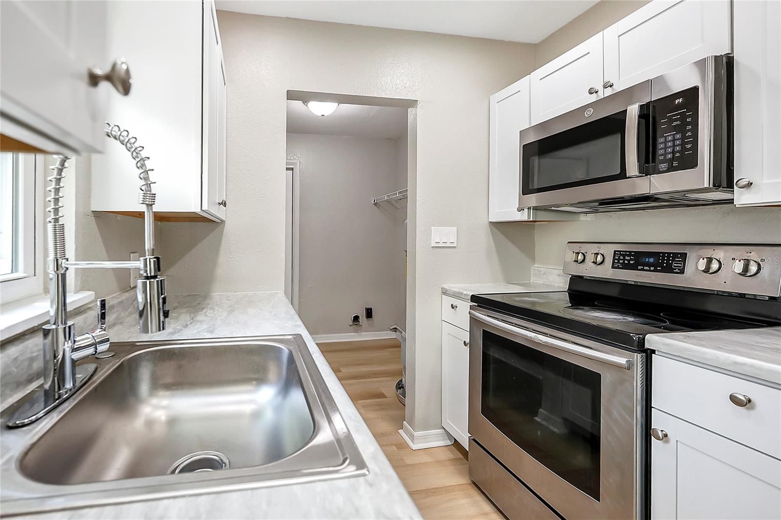 Image 9 of 26 For 107 Academy Avenue